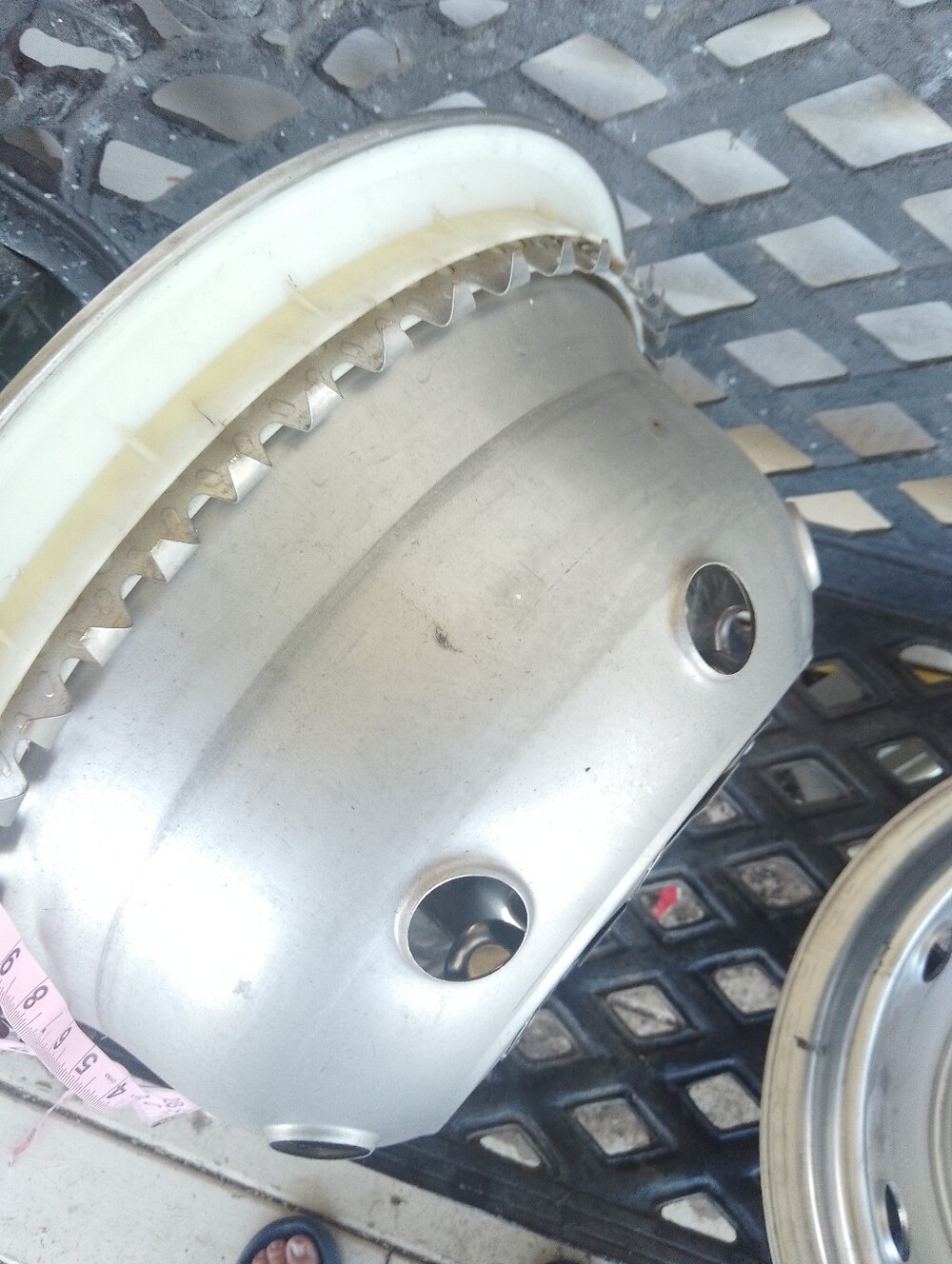 Large Hubcap - Picture 4 of 5